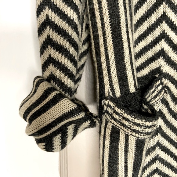 Cozy Men’s Style Knit Cardigan - Picture 2 of 6